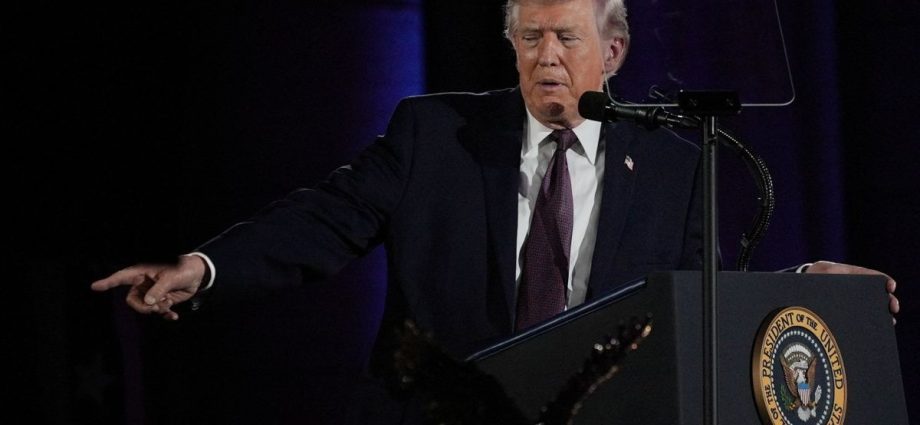 Trump prevê queda nos preços da gasolina com saída dos EUA do Irã