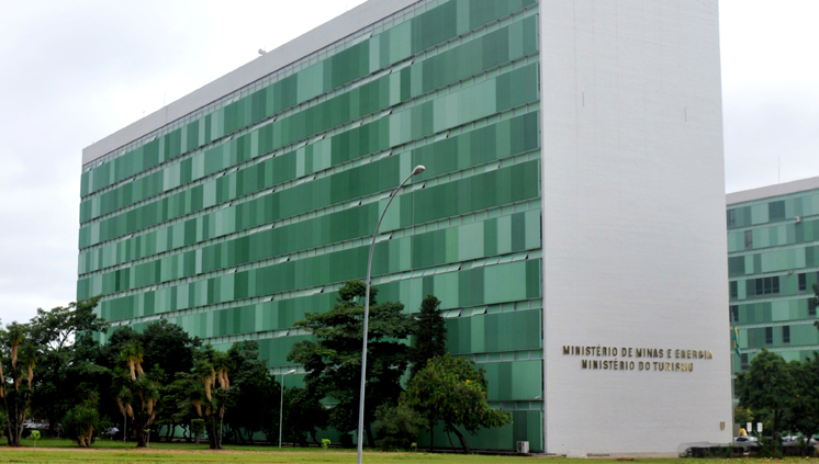 Governo Solicita Adiamento de Reajustes nas Tarifas de Energia Elétrica