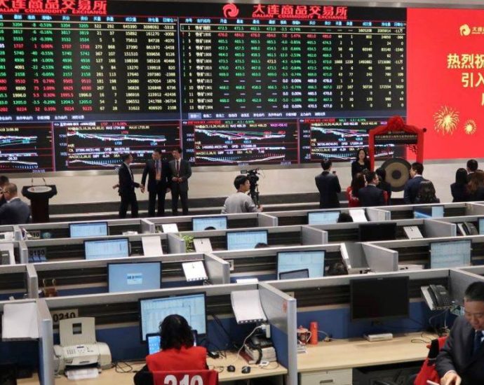 Mercados Asiáticos Encerram em Baixa em Meio a Conflito no Oriente Médio e Queda nos Preços do Petróleo