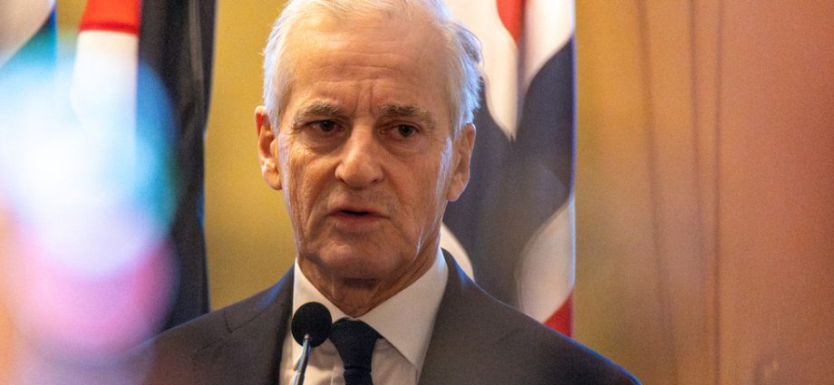 Noruega Reitera Posição Contra Armas Nucleares em Seu Território