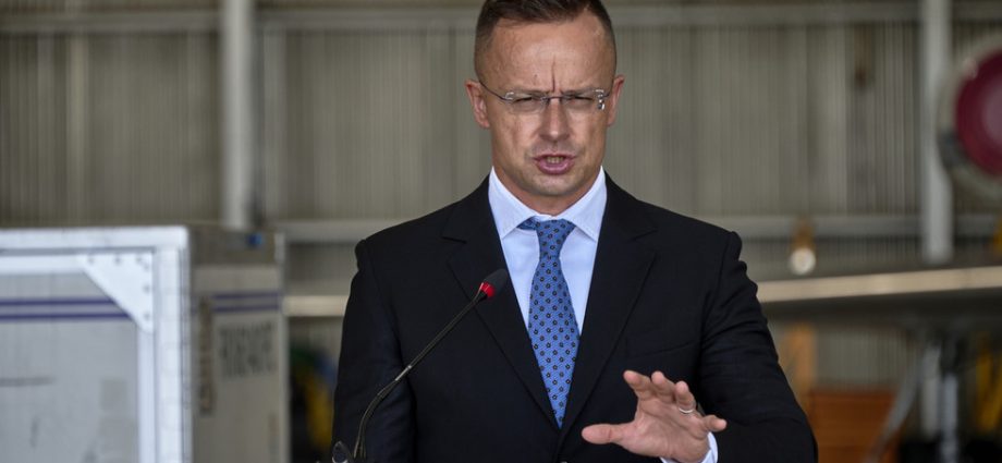 Hungria mantém oposição a ajuda à Ucrânia até reabertura do oleoduto Druzhba