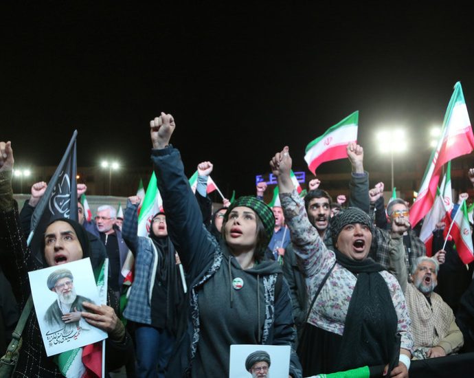 Conflitos em Tehran: Israel Intensifica Ataques Enquanto EUA Insistem em Diálogo com Irã