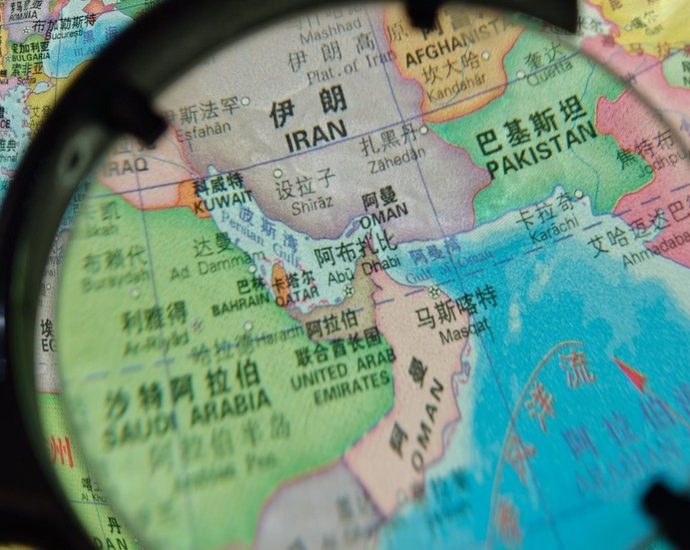 EUA Transferem Responsabilidade na Crise do Estreito de Hormuz
