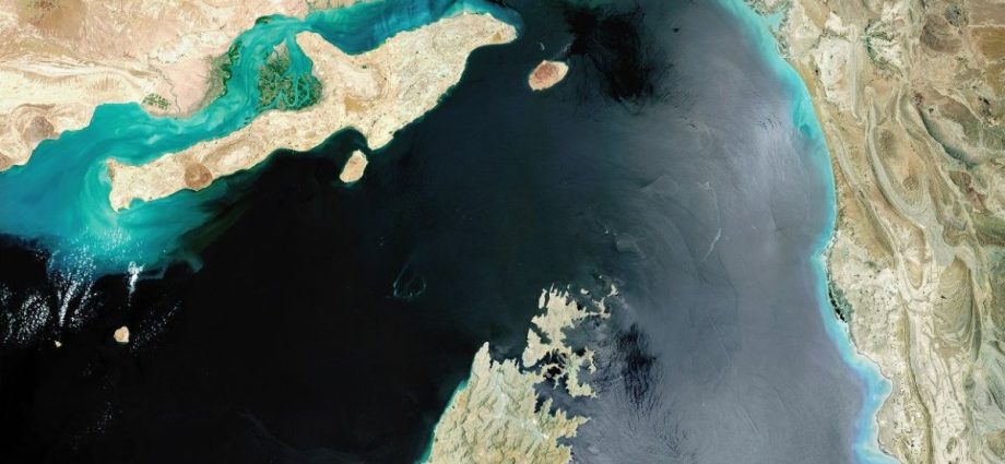 Análise da Estratégia do Irã no Estreito de Ormuz: Desafios e Oportunidades