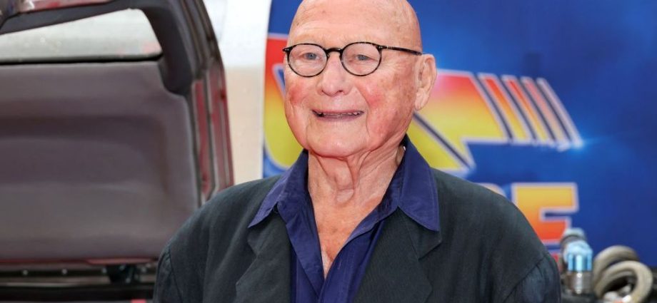 Falecimento de James Tolkan, Ícone de Hollywood, aos 94 Anos