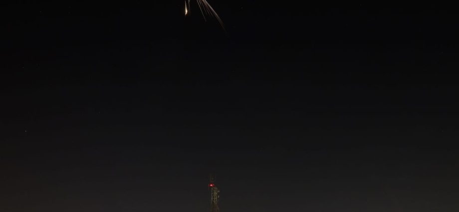 Retaliação do Irã: Ataque a Tel Aviv e as Consequências Geopolíticas