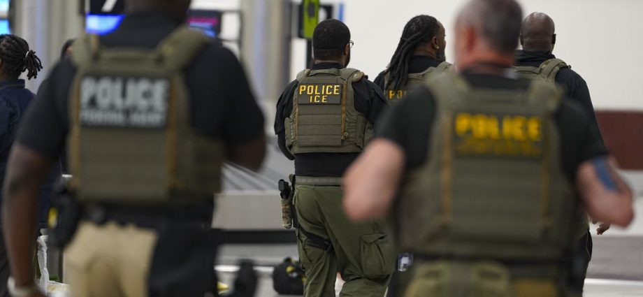 Morte de Imigrante Mexicano Sob Custódia do ICE Levanta Críticas e Preocupações