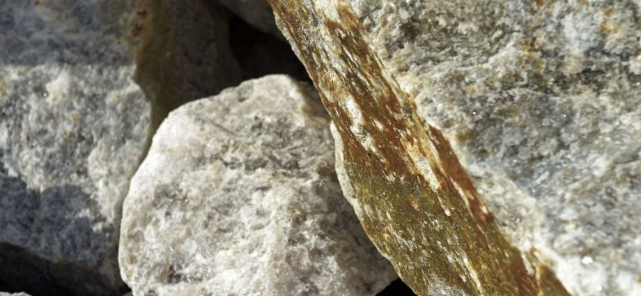 Lithium Ionic Avança em Projeto de Lítio em Minas Gerais com Acordos com Empresas Chinesas