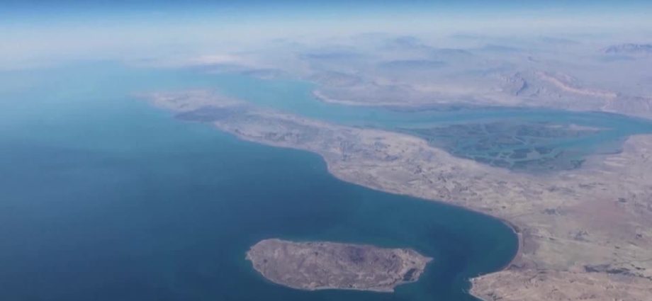 Irã Libera Passagem de Navios Paquistaneses pelo Estreito de Ormuz