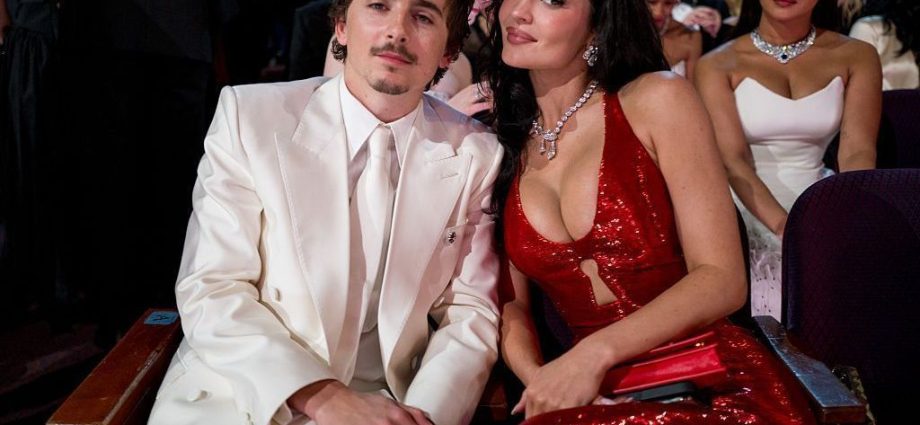 Timothée Chalamet e Kylie Jenner Enfrentam Piadas no Oscar 2026 Após Polêmica