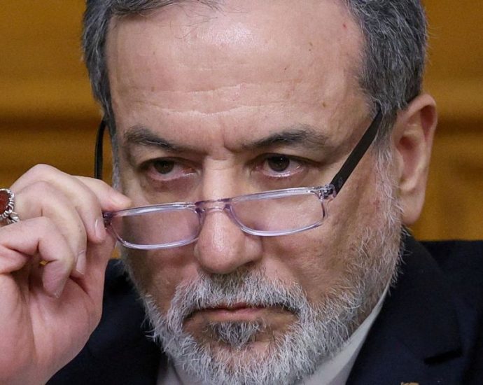 Ministro das Relações Exteriores do Irã Desmente Contatos Recentes com os EUA