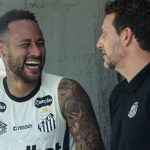 Neymar brilha em jogo-treino e se prepara para retorno ao Santos