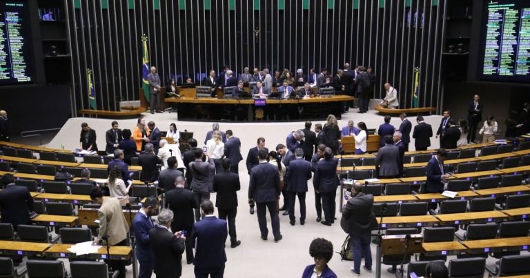 Senado Aprova Ampliação da Licença-Paternidade e Criação do Salário-Paternidade