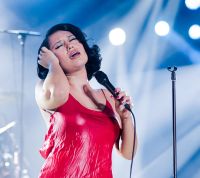 Taylor Swift lança clipe surpresa em homenagem a Elizabeth Taylor