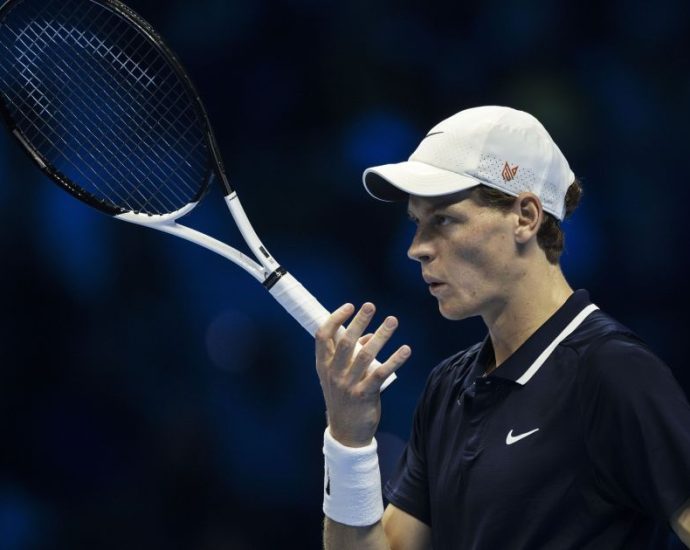 Interrupção na Final do Miami Open: Sinner e Lehecka Aguardam Retorno da Partida