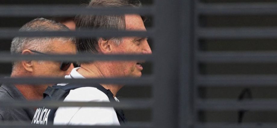 Moraes Recusa Pedido de Visitas para Filhos de Bolsonaro em Prisão Domiciliar