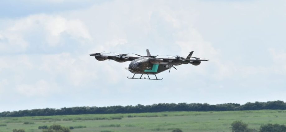 Embraer Demonstra Carro Voador em Evento Histórico no Interior de SP