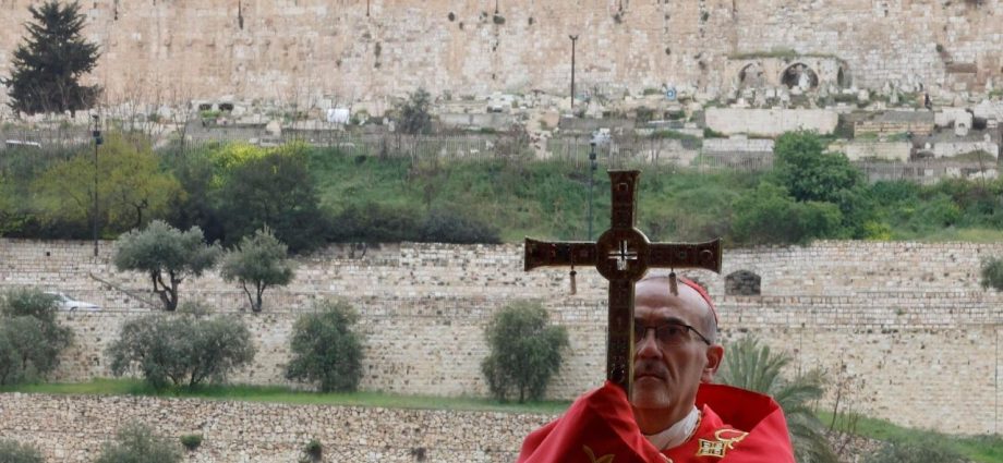 Cardeal Pizzaballa Reflete Sobre a Paz Durante Oração no Getsêmani