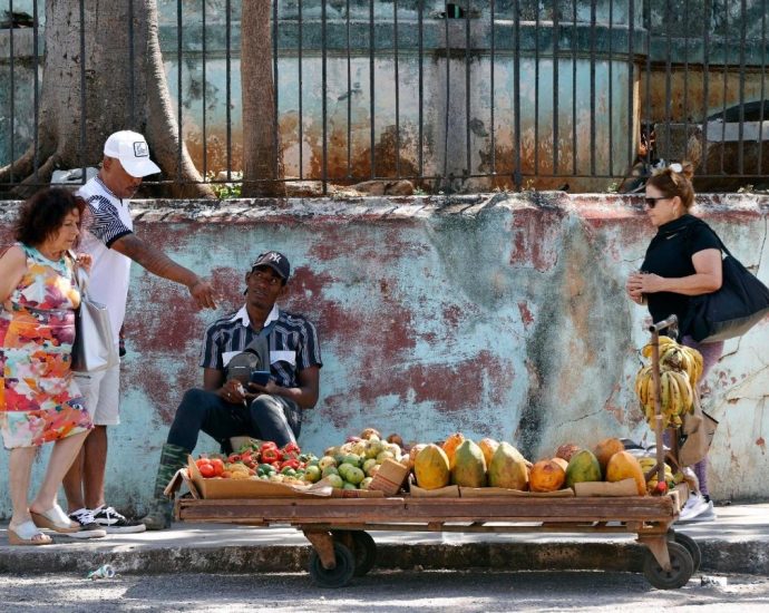 Bispo de Palm Beach Alerta sobre Crise Humanitária em Cuba