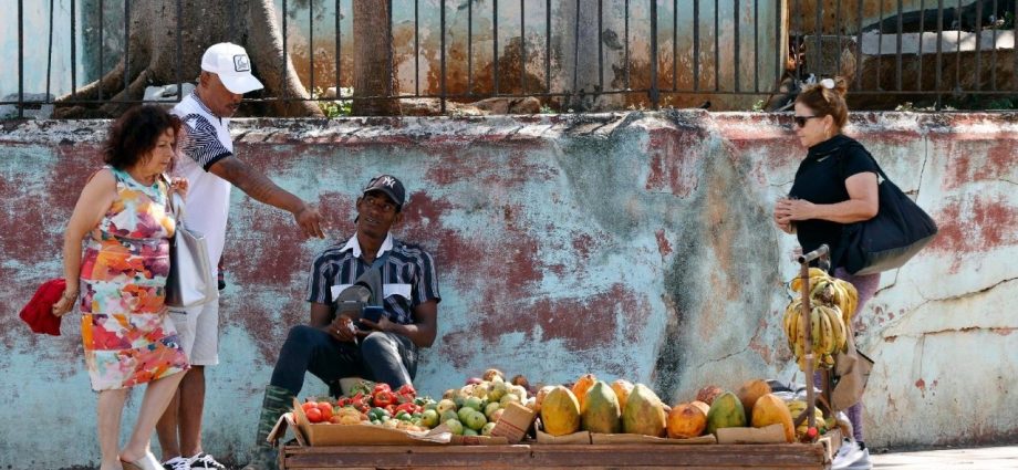Bispo de Palm Beach Alerta sobre Crise Humanitária em Cuba