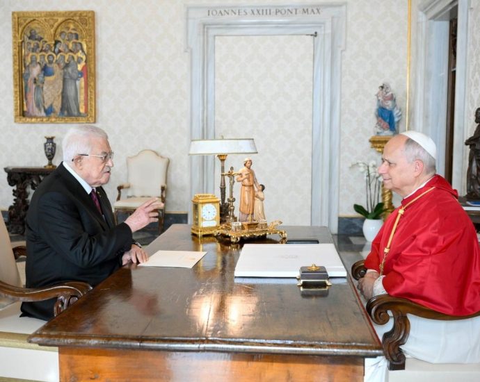 Papa Francisco e Mahmoud Abbas: Compromisso Renovado pela Paz no Oriente Médio