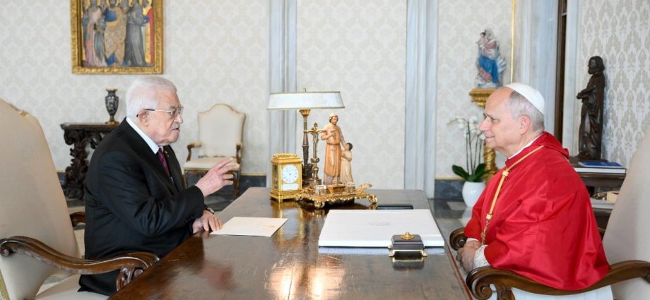 Papa Francisco e Mahmoud Abbas: Compromisso Renovado pela Paz no Oriente Médio