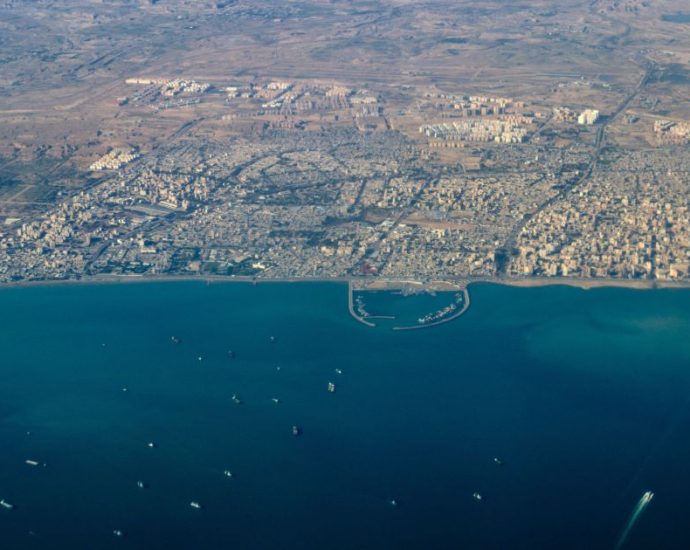 Austrália Decide Não Enviar Navios ao Estreito de Ormuz em Resposta a Crise Internacional