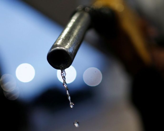 Preço da Gasolina nos EUA Ultrapassa US$ 4 pela Primeira Vez Desde 2022