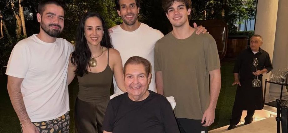 Faustão Faz Apresentação Emocionante em Aniversário da Filha em Cadeira de Rodas