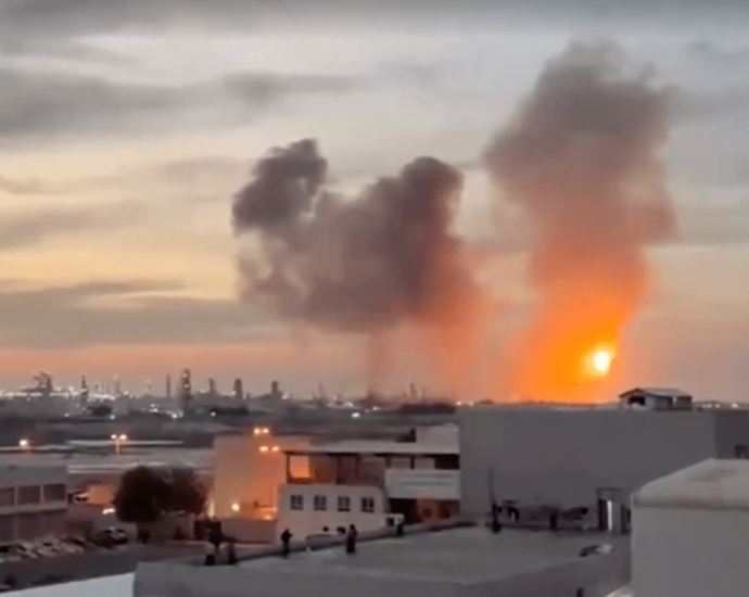 Irã Realiza Ataques a Alvos Militares Americanos em Emirados e Bahrein