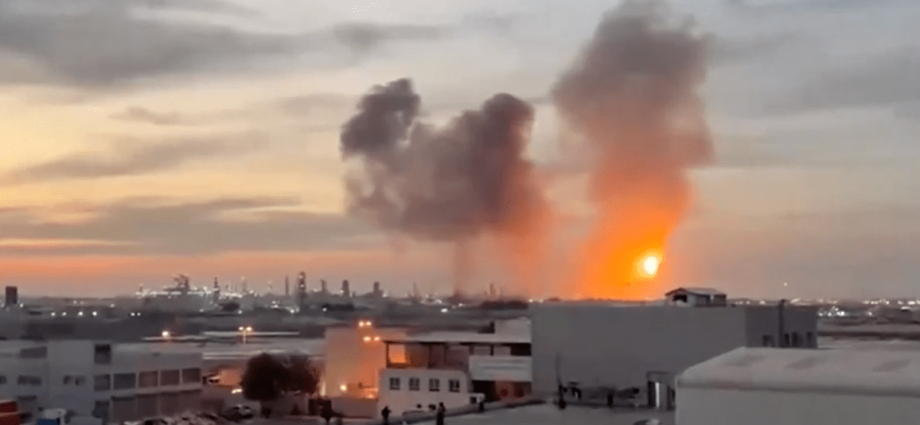 Irã Realiza Ataques a Alvos Militares Americanos em Emirados e Bahrein