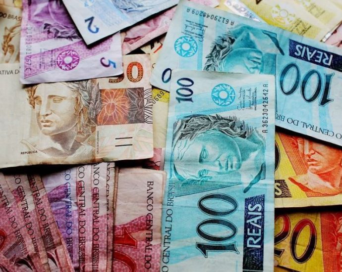Economia Brasileira: Possibilidades de Redução de Gastos com Supersalários