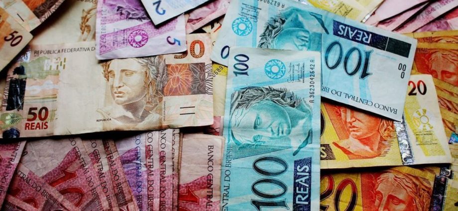 Economia Brasileira: Possibilidades de Redução de Gastos com Supersalários