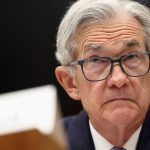 Federal Reserve Monitora Questões no Setor de Crédito Privado, Afirma Jerome Powell