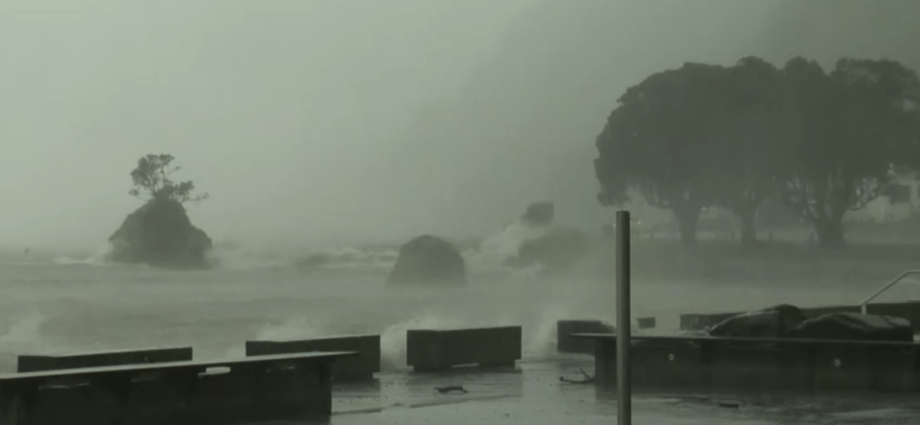 Ciclone Vaianu causa evacuações e danos em várias regiões da Nova Zelândia