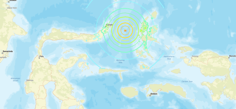 Terremoto de 7,8 graus atinge o Mar das Molucas, na Indonésia