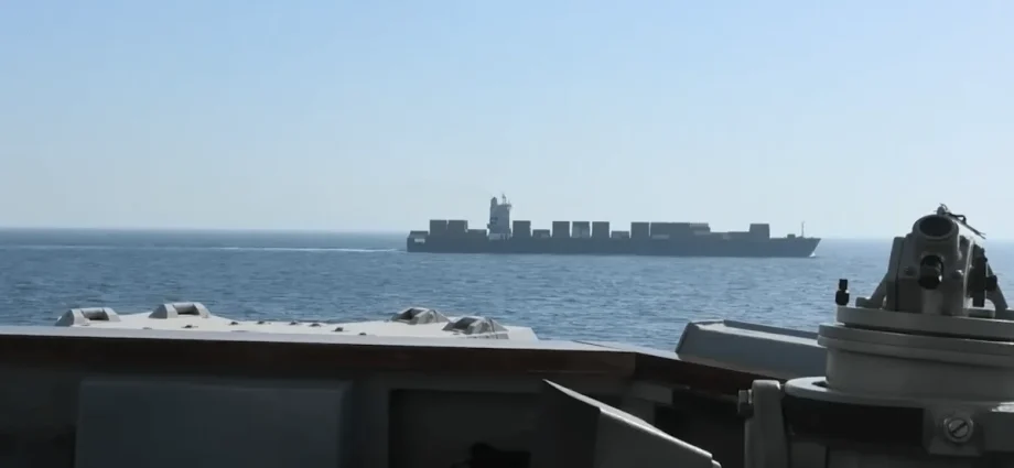 Marinha dos EUA Intercepta Navio Cargueiro Iraniano no Golfo de Omã