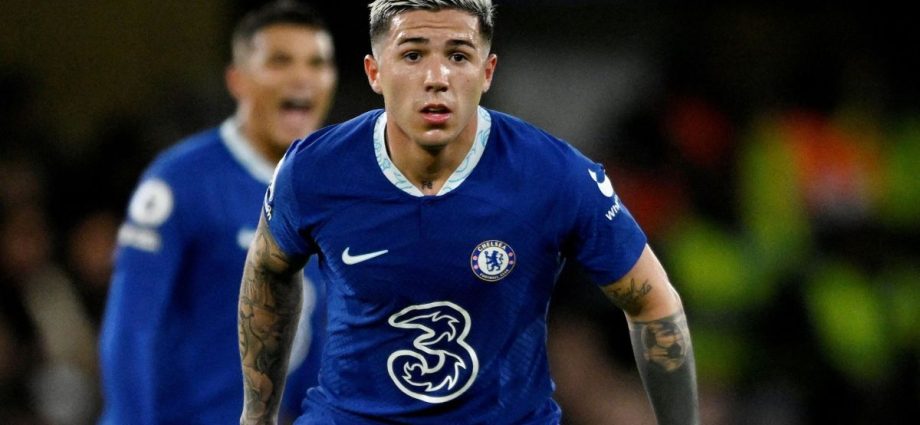 Chelsea afasta Enzo Fernandez após declarações sobre futuro no clube