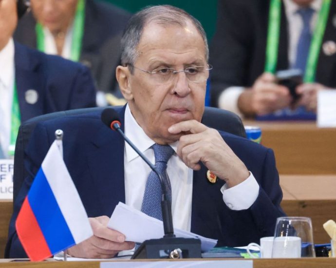 Rússia Reitera Proposta para Gerenciar Urânio Enriquecido do Irã em Meio a Novas Negociações de Paz