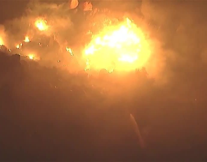 Incêndios florestais geram evacuação em áreas da Califórnia