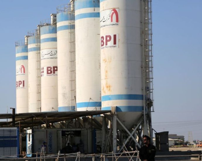Projétil atinge área próxima à usina nuclear de Bushehr no Irã
