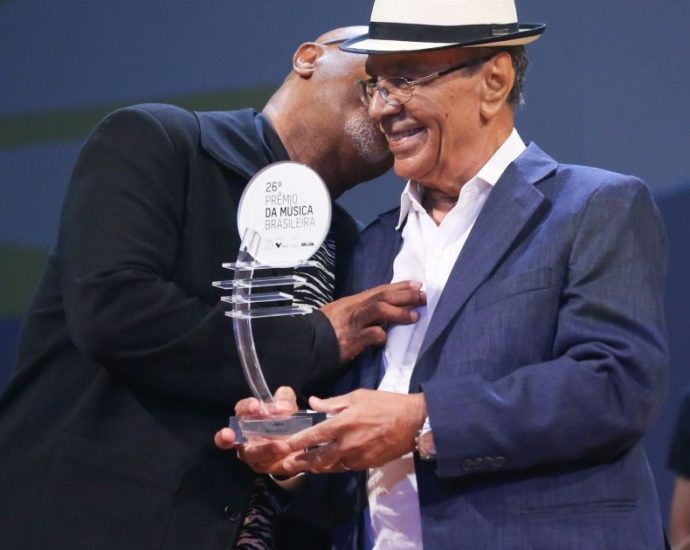 Portela revela enredo em homenagem a Monarco para o Carnaval de 2027