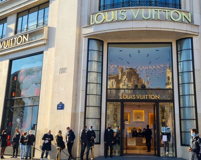 LVMH Registra Queda nas Vendas em Meio a Conflitos no Oriente Médio