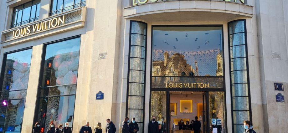 LVMH Registra Queda nas Vendas em Meio a Conflitos no Oriente Médio