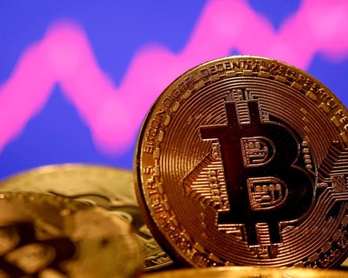 Bitcoin apresenta leve alta, mas cautela ainda limita ganhos