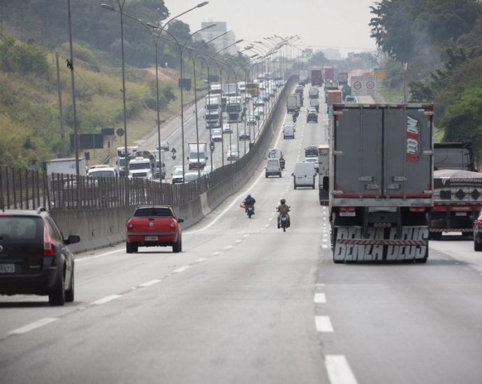 Expectativa de 16 milhões de veículos nas estradas de SP durante o feriado de Páscoa