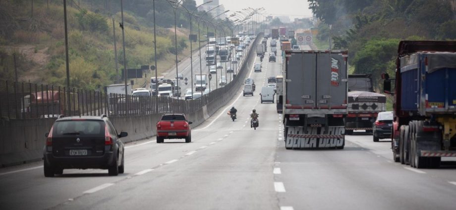 Expectativa de 16 milhões de veículos nas estradas de SP durante o feriado de Páscoa