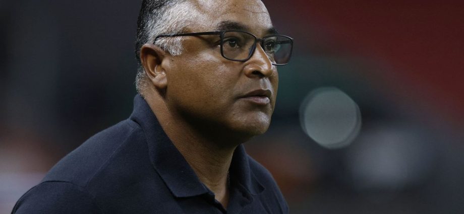 Roger Machado fala sobre vitória do São Paulo e situação de Arboleda