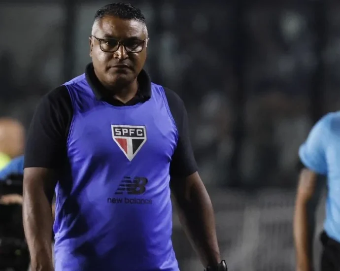 Roger Machado segue no comando do São Paulo após derrota e se prepara para Copa do Brasil