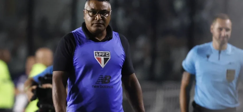 Roger Machado segue no comando do São Paulo após derrota e se prepara para Copa do Brasil
